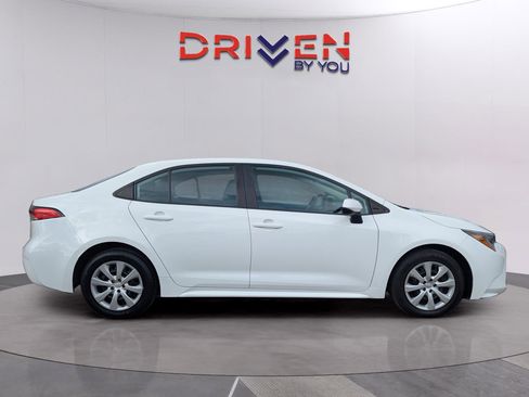 Used 2022 Toyota Corolla LE image 6