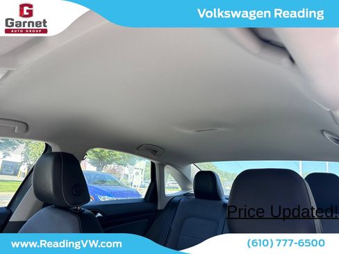 Used 2025 Volkswagen Jetta SE FWD image 12