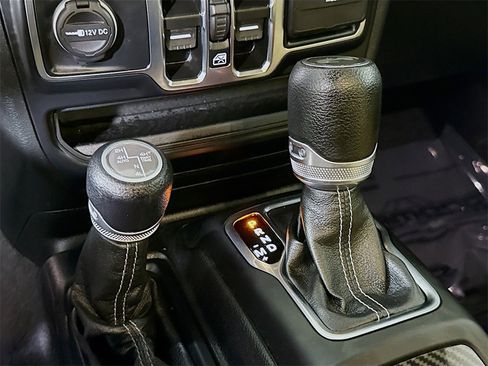 Used 2020 Jeep Wrangler Unlimited Sahara image 11