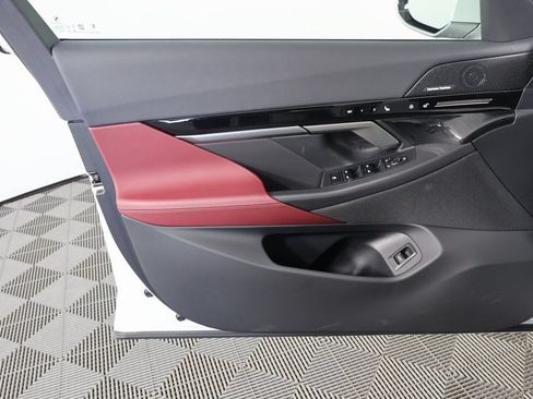Used 2025 BMW 530i w/ Premium Package RWD image 11
