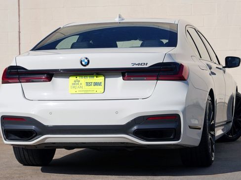 Used 2022 BMW 740i w/ M Sport Package RWD image 5
