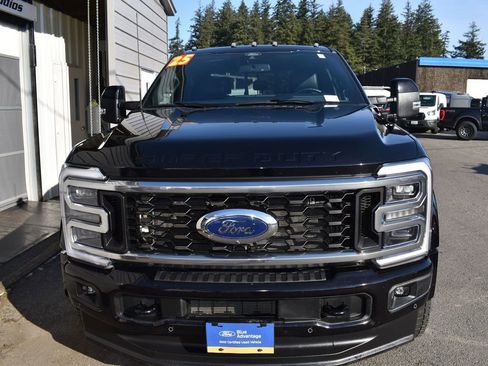 Certified 2025 Ford F450 Platinum w/ FX4 Off-Road Package image 2