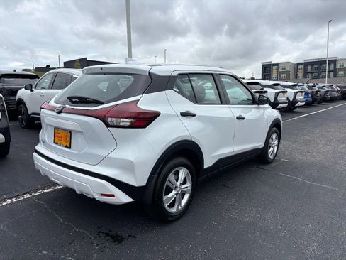 Certified 2025 Nissan Kicks Play S FWD image 3