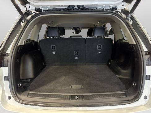 Used 2023 Jeep Grand Cherokee Limited image 45