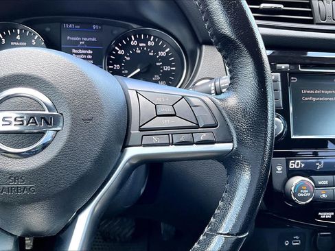 Used 2020 Nissan Rogue SV FWD image 25