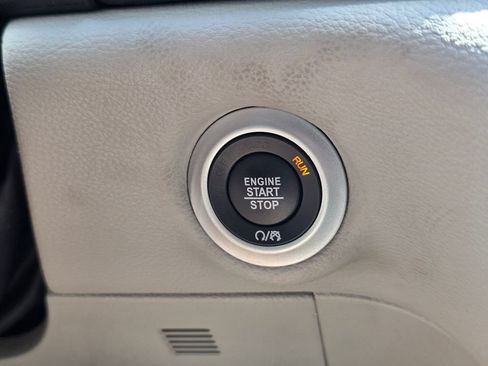 Used 2023 Chrysler Pacifica Touring-L FWD image 29