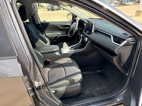 Used 2023 Toyota RAV4 LE AWD/4WD image 18