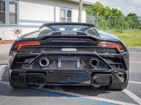 Used 2020 Lamborghini Huracan EVO RWD image 6
