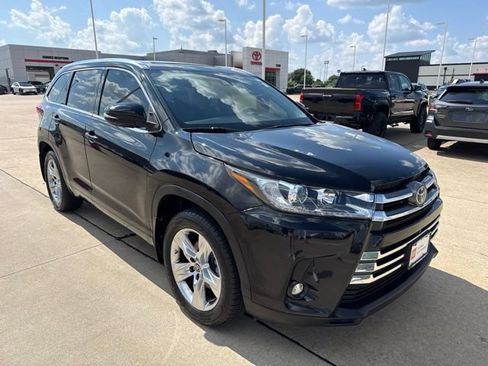 Certified 2019 Toyota Highlander Limited Platinum AWD/4WD image 2