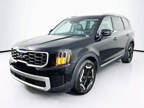 Used 2025 Kia Telluride S FWD image 3