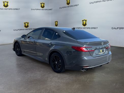 Used 2025 Toyota Camry SE w/ Convenience Package FWD image 3