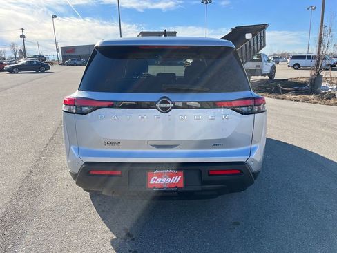 Used 2024 Nissan Pathfinder S image 15