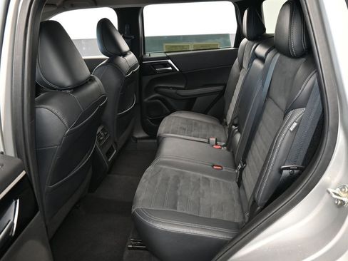 Used 2022 Mitsubishi Outlander SE image 39