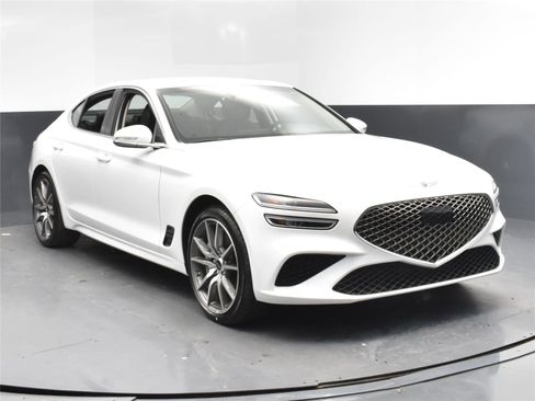 Used 2025 Genesis G70 2.5T image 2