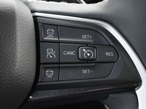 Used 2023 Jeep Grand Cherokee Altitude image 21