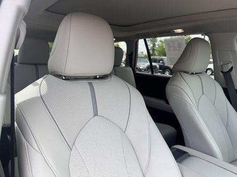 Certified 2026 Toyota Grand Highlander AWD image 31