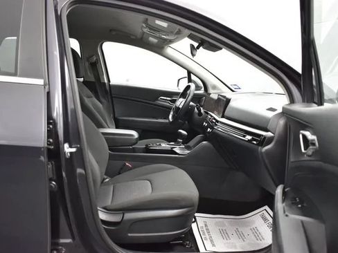 Used 2026 Kia Sportage LX FWD image 17