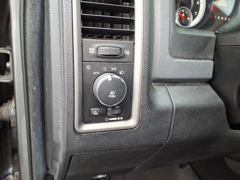 Used 2013 RAM 1500 Express image 9