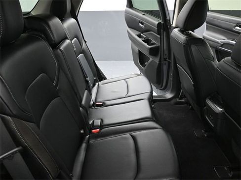 Used 2023 Nissan Pathfinder SL w/ Lighting Package (N92) image 23