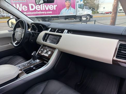 Used 2014 Land Rover Range Rover Sport HSE image 19