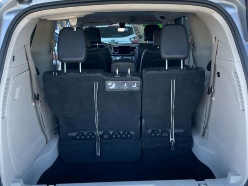 Used 2017 Chrysler Pacifica Touring-L image 18