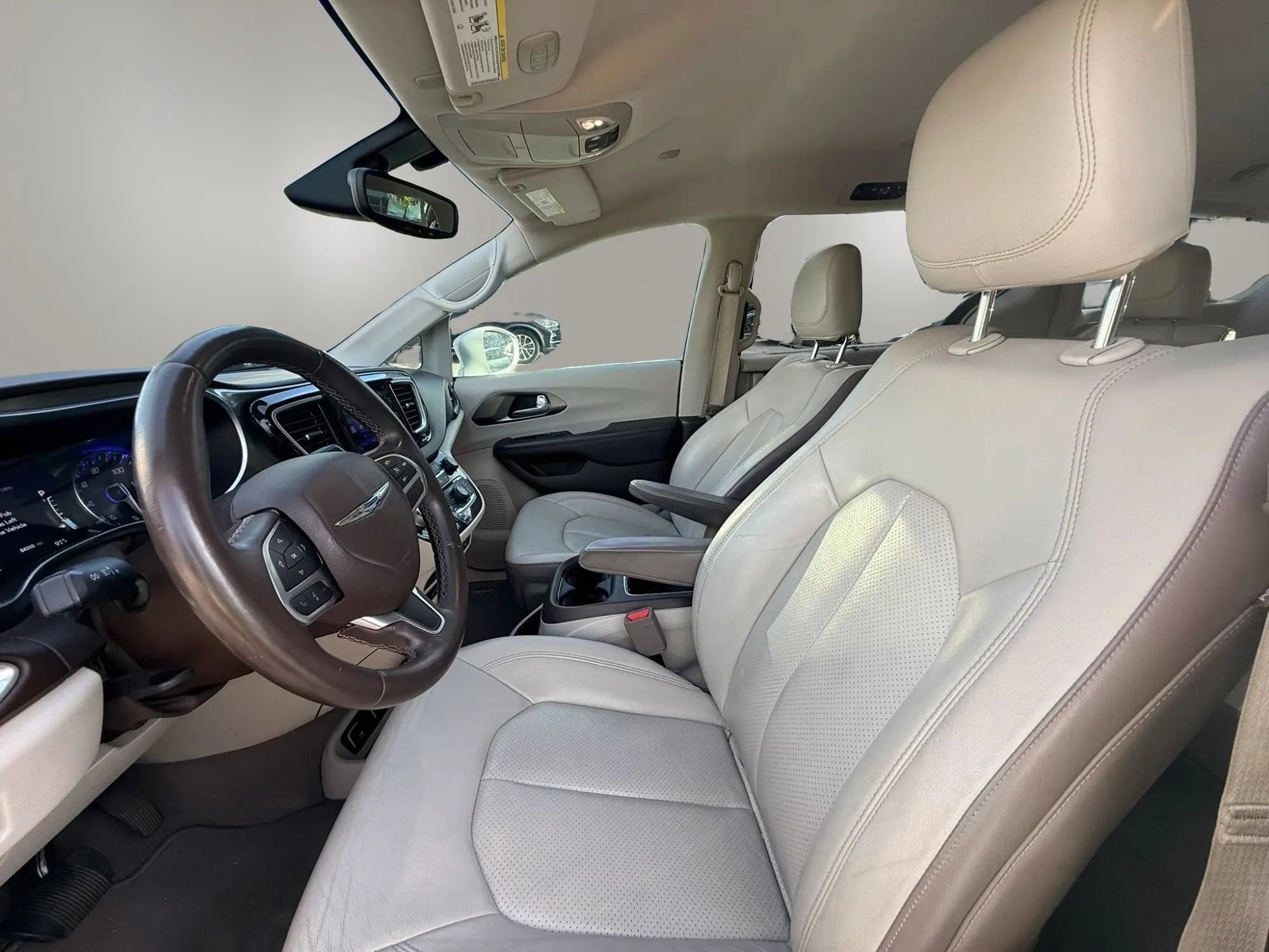 Used 2017 Chrysler Pacifica Touring-L Plus FWD image 11