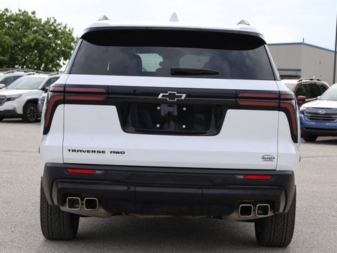 Used 2025 Chevrolet Traverse LT w/ Midnight/Sport Edition AWD/4WD image 10