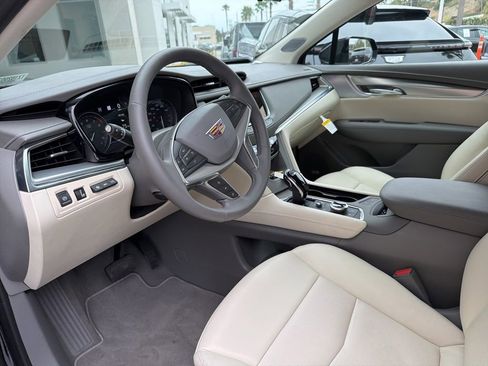 Used 2026 Cadillac XT5 Premium Luxury w/ Driver Assist Package AWD/4WD image 5