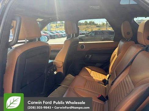 Used 2017 Land Rover Discovery HSE Luxury AWD/4WD image 10