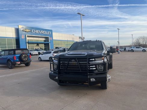 Used 2022 Chevrolet Silverado 3500 High Country w/ Safety Package II image 3