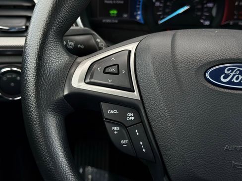 Used 2019 Ford Fusion SE FWD image 25