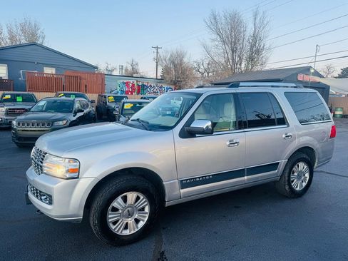 Used 2014 Lincoln Navigator 4WD image 5