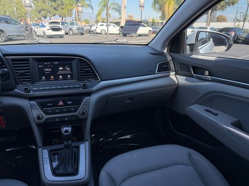 Used 2017 Hyundai Elantra SE image 23