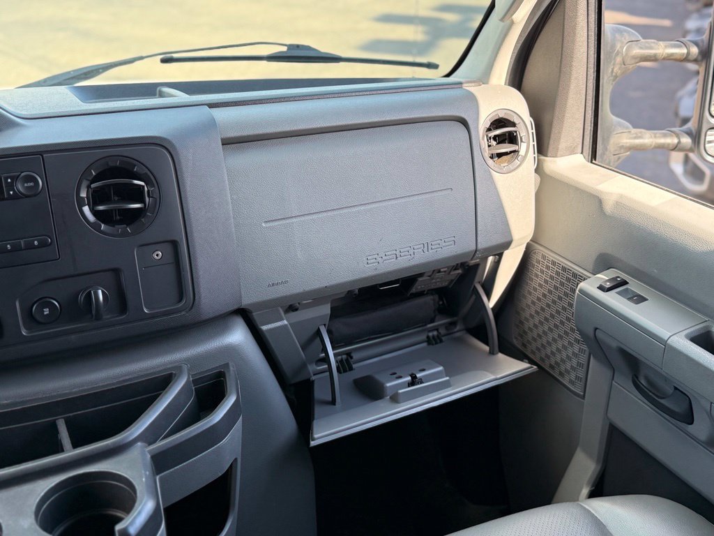 Used 2014 Ford E-350 and Econoline 350 Extended Super Duty RWD image 19