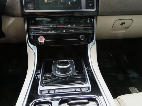 Used 2018 Jaguar XE Prestige image 25