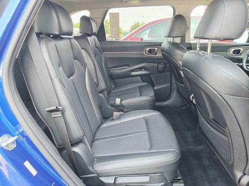 Used 2021 Kia Sorento EX w/ Panoramic Sunroof Package AWD/4WD image 17