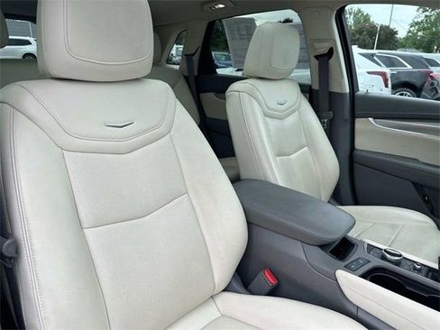 Certified 2022 Cadillac XT5 Premium Luxury image 18