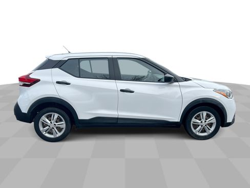 Used 2020 Nissan Kicks S image 10