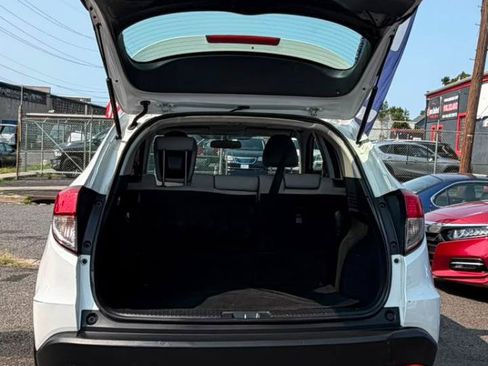 Used 2021 Honda HR-V LX image 4