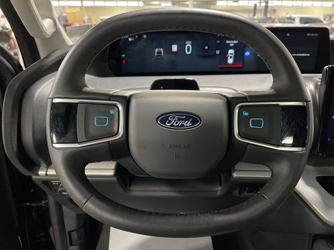 Used 2025 Ford Expedition Active image 19