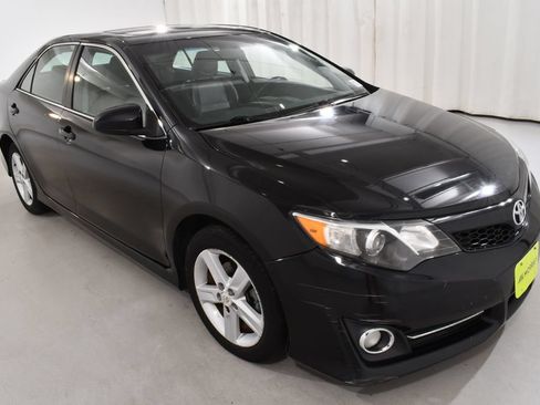Used 2012 Toyota Camry SE FWD image 5