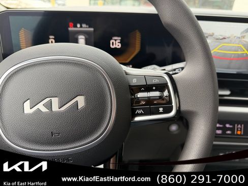 New 2026 Kia Carnival LX FWD image 34