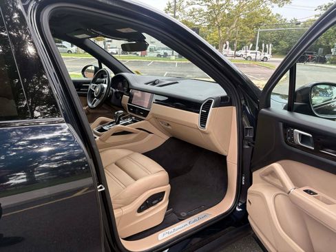 Used 2022 Porsche Cayenne Platinum Edition AWD/4WD image 22