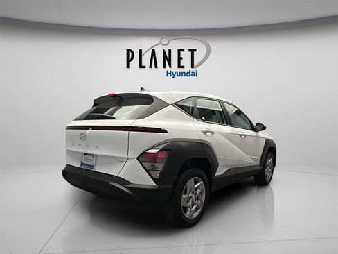 Certified 2025 Hyundai Kona SE image 7