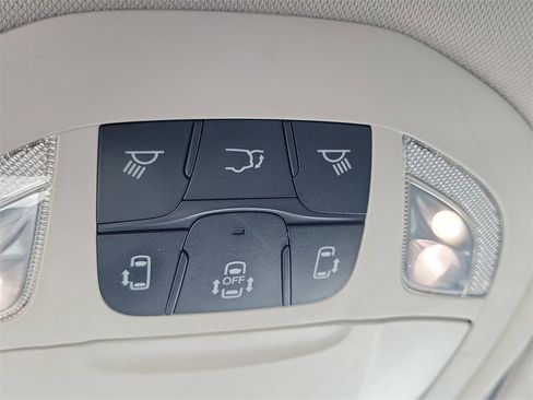 Used 2024 Chrysler Pacifica Touring-L image 17