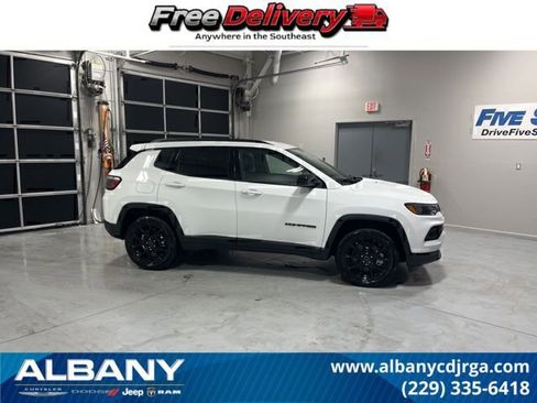 New 2026 Jeep Compass Latitude image 1