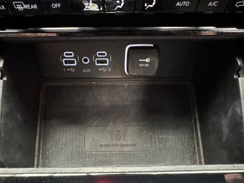 Used 2023 Jeep Grand Cherokee Altitude AWD/4WD image 17