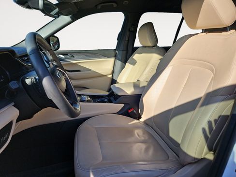 Used 2023 Jeep Grand Cherokee Limited RWD image 9