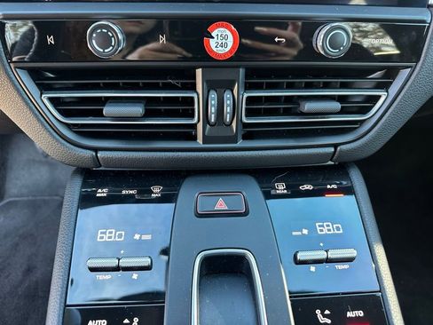 Used 2023 Porsche Macan image 22