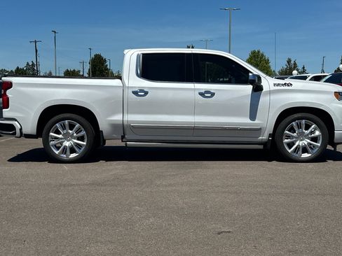 Used 2024 Chevrolet Silverado 1500 High Country w/ Technology Package AWD/4WD image 3